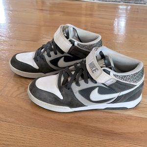 Men’s Nike sneakers size 12 white and gray